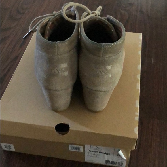 Shoes - Picture 4 of 5